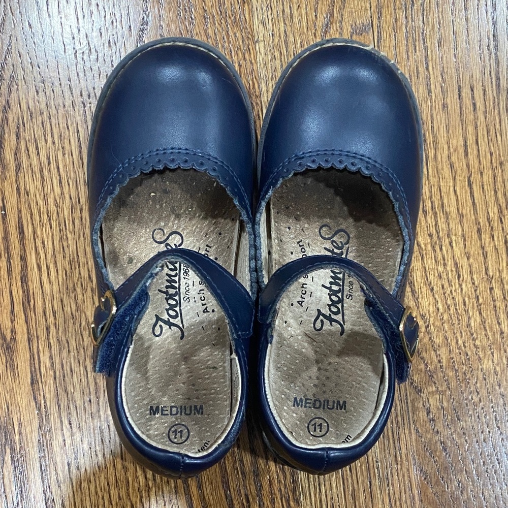 Footmates girls’ Allie Mary Jane leather shoes, size 11. Great condition
